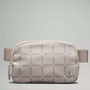 Lululemon Everywhere Belt Bag 1L (Wordmark Grid Mini Raw Linen)